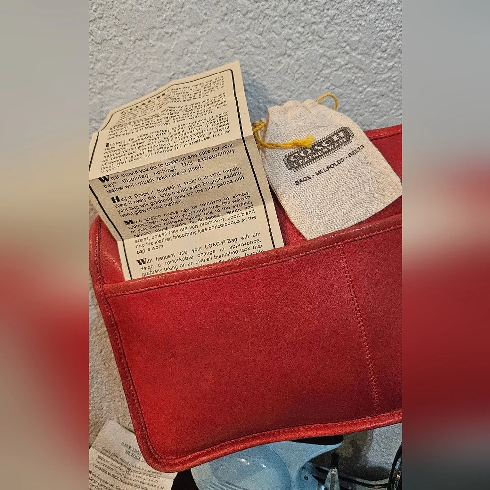 Vintage Coach Red Gloved Leather Companion Bag - Picture 12 of 13